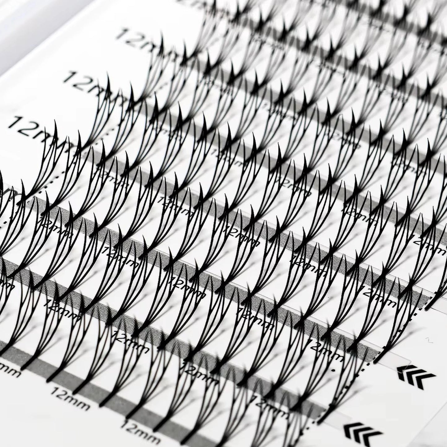 Comic Elf Manga Lashes – 0.05mm – Anime/Manga Style, Soft Spiked Lashes